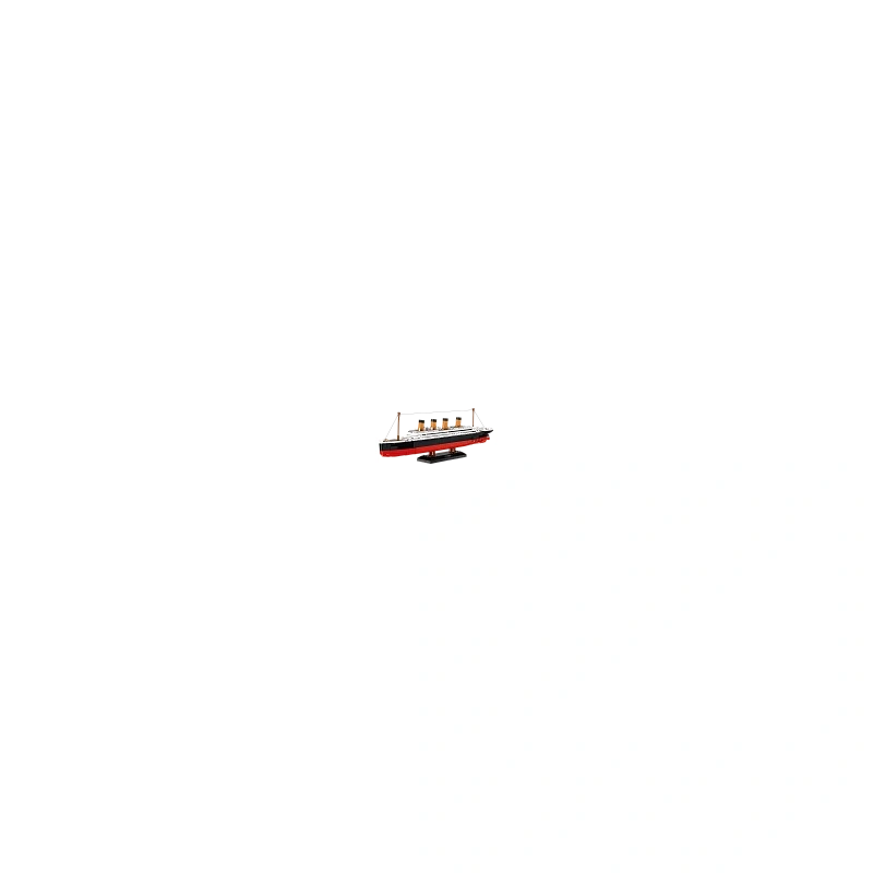 rms-titanic-klotsidest-laevamudel-vees.webp
