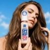 paikesekaitse-juuksesprei-spf-30-100ml-elustiil-modell.webp